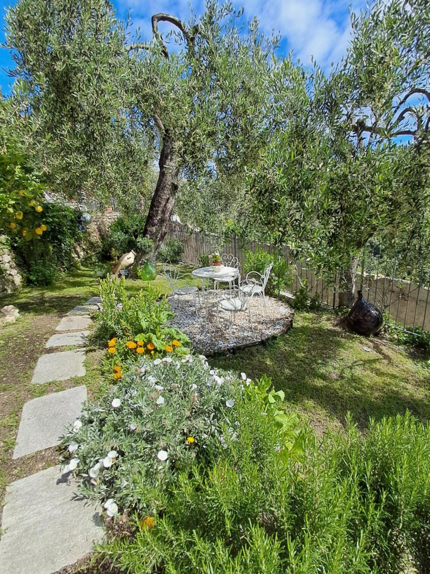 Florinda Lemon'S Suite Cervo Exterior foto
